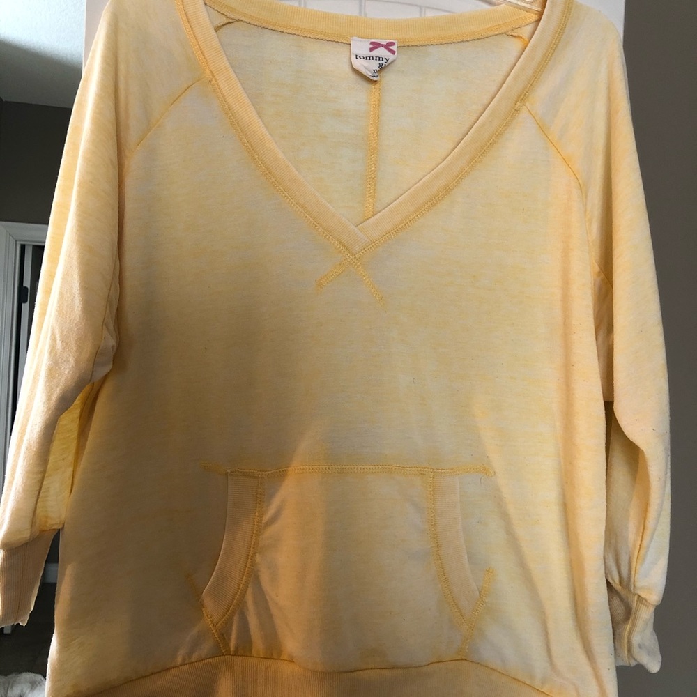 Tommy yellow sweatshirt